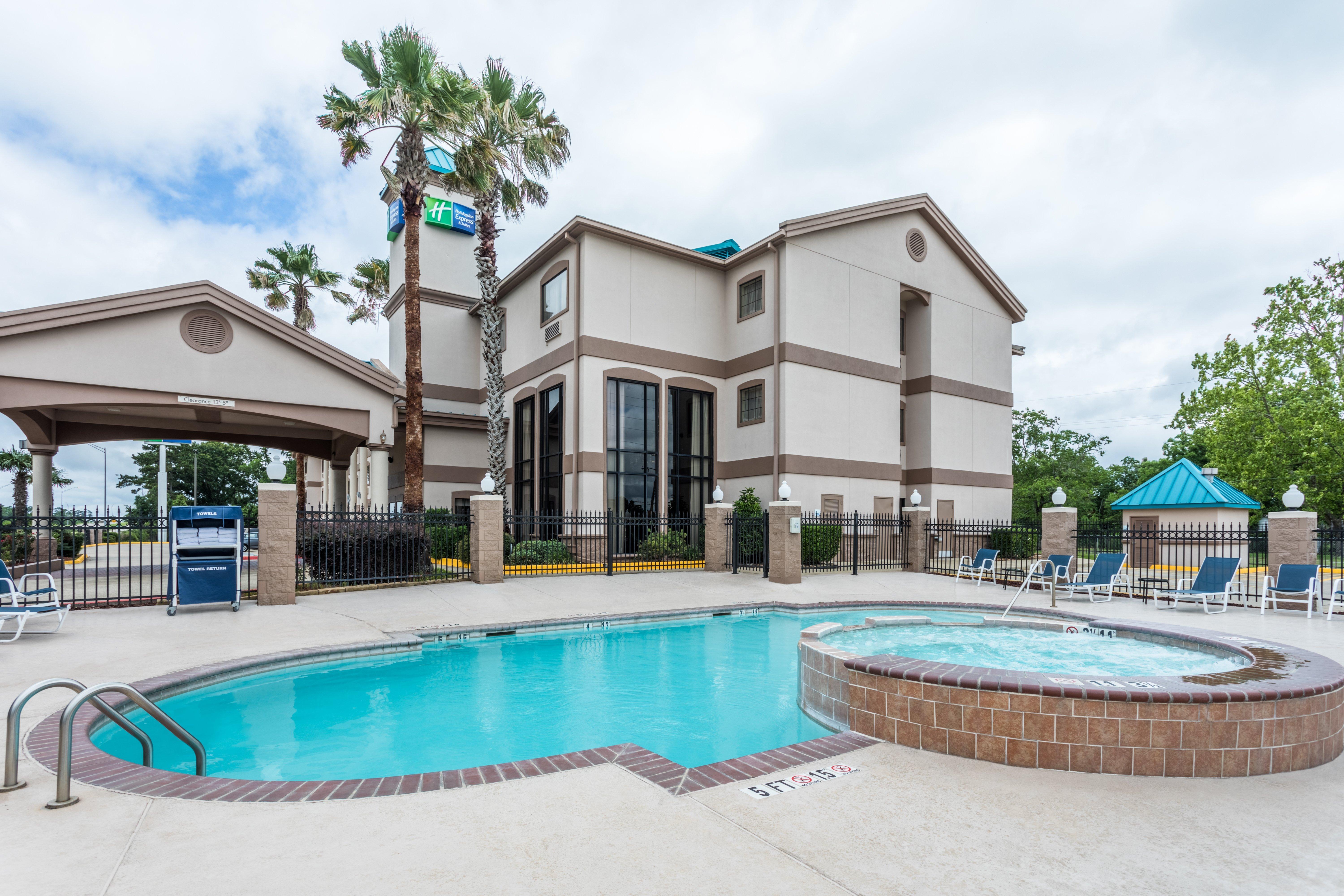Holiday Inn Express Hotel And Suites Lake Charles, An Ihg Hotel Exterior foto